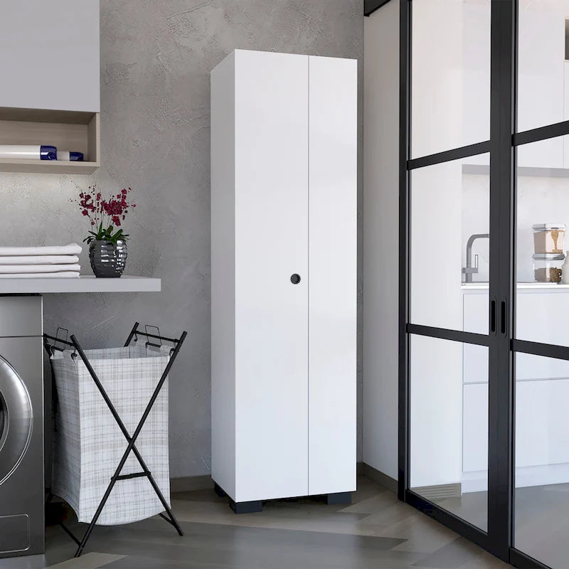 Meuble de rangement pour balais, étroit, avec étagères intérieures et supports latéraux pour balais — Blanc